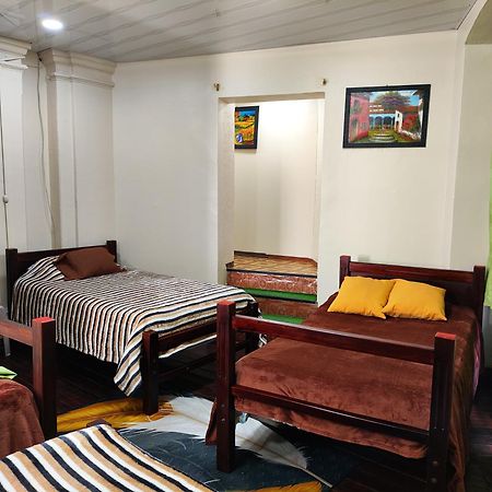 Hostal Latitud Ecuem Quito Eksteriør billede