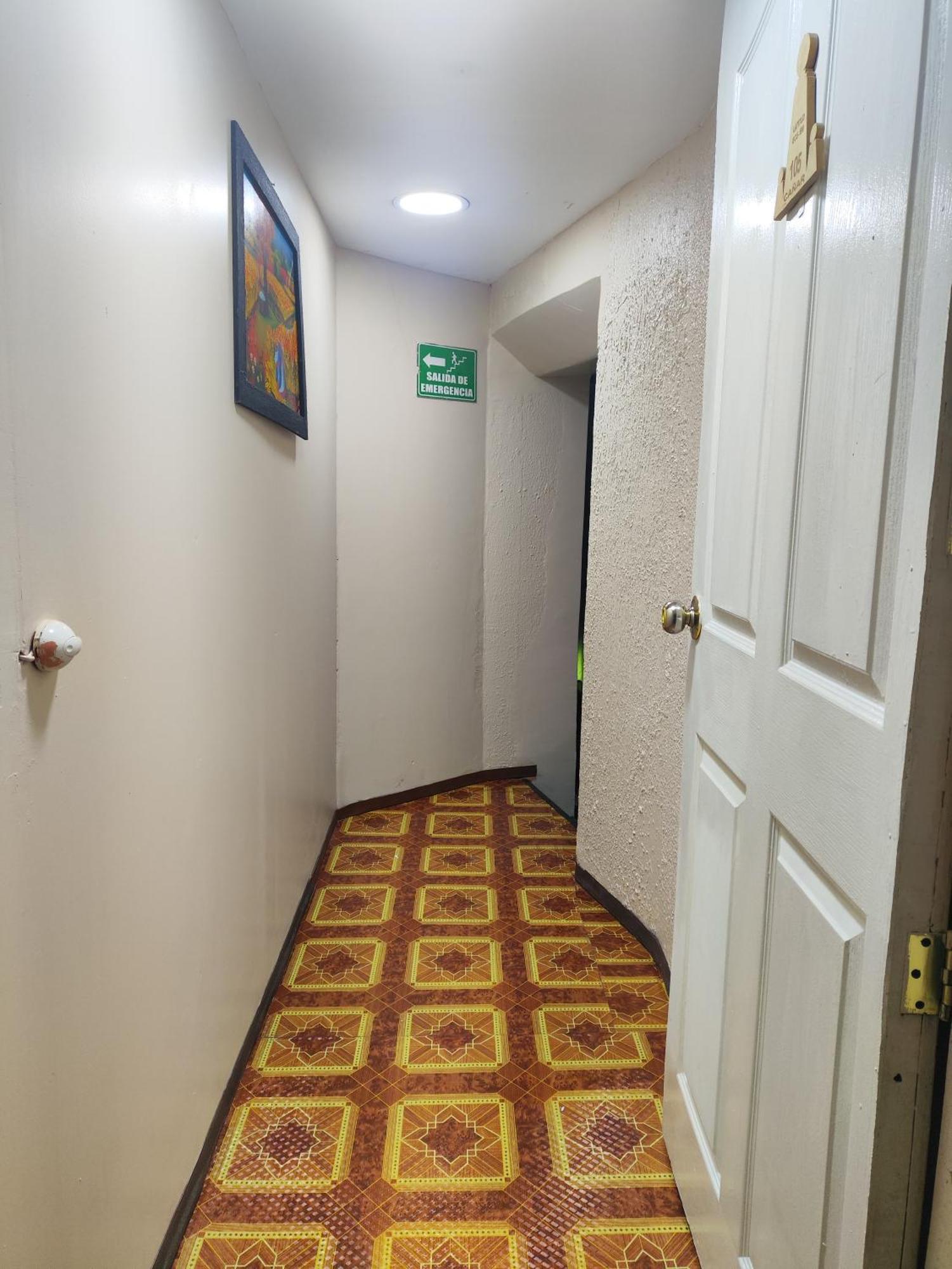 Hostal Latitud Ecuem Quito Eksteriør billede